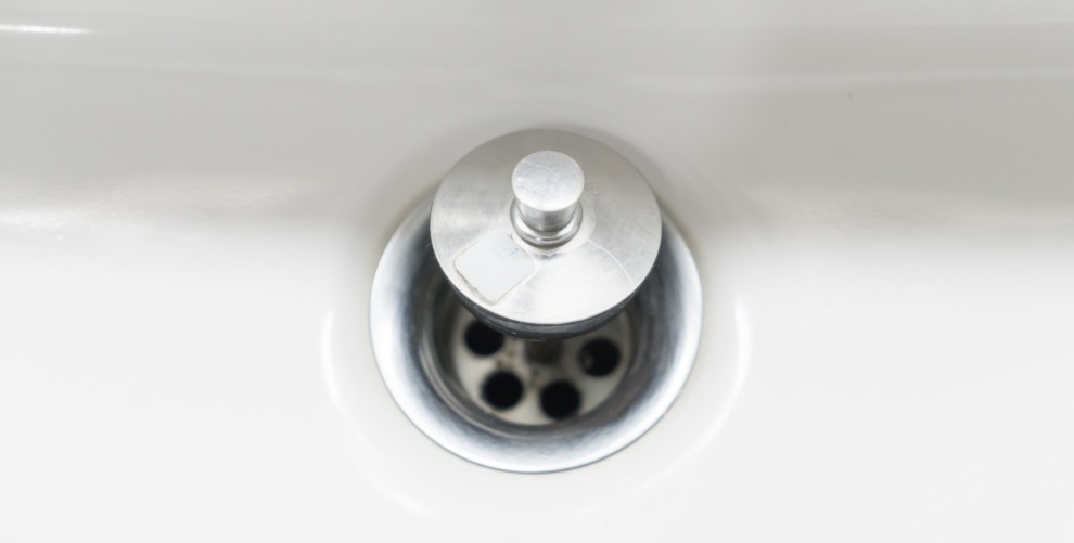 Cómo evitar que entren cucarachas por los desagües