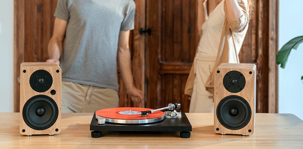 Altavoces activos Vulkkano en el salón: virtudes que marcan la diferencia